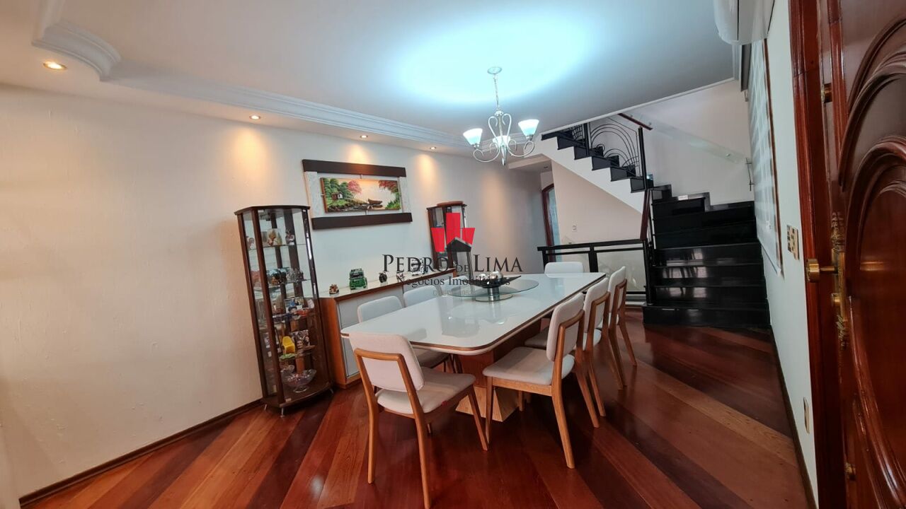 Sobrado 300 m², 3 dormitórios (1 suíte) 5 vagas de garagem