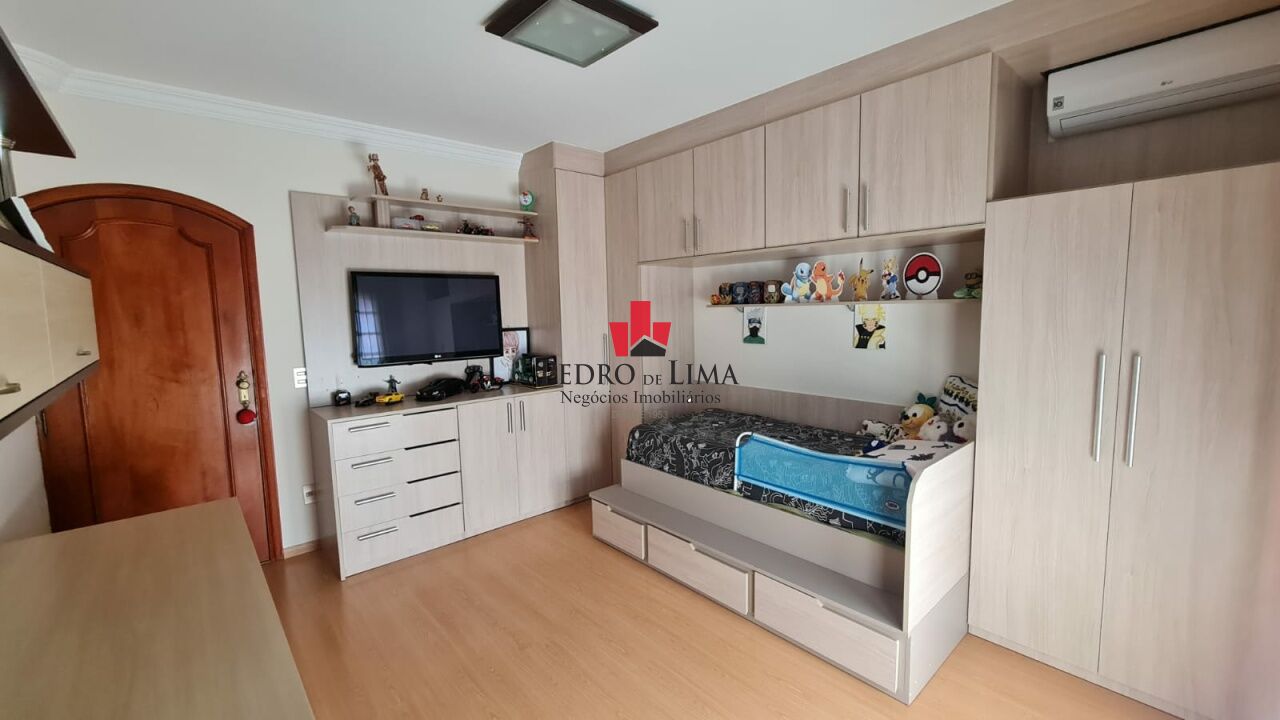 Sobrado 300 m², 3 dormitórios (1 suíte) 5 vagas de garagem