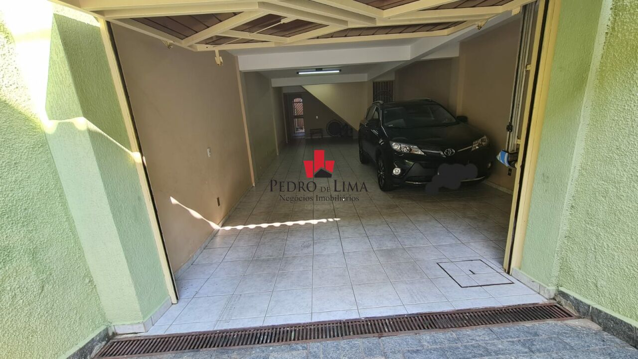 Sobrado 300 m², 3 dormitórios (1 suíte) 5 vagas de garagem