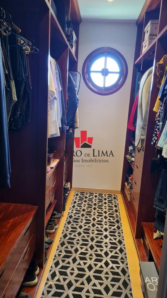 Sobrado 300 m², 3 dormitórios (1 suíte) 5 vagas de garagem