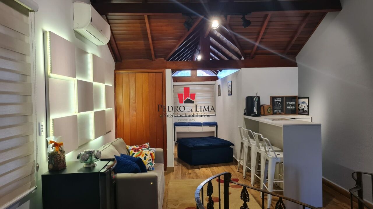 Sobrado 300 m², 3 dormitórios (1 suíte) 5 vagas de garagem
