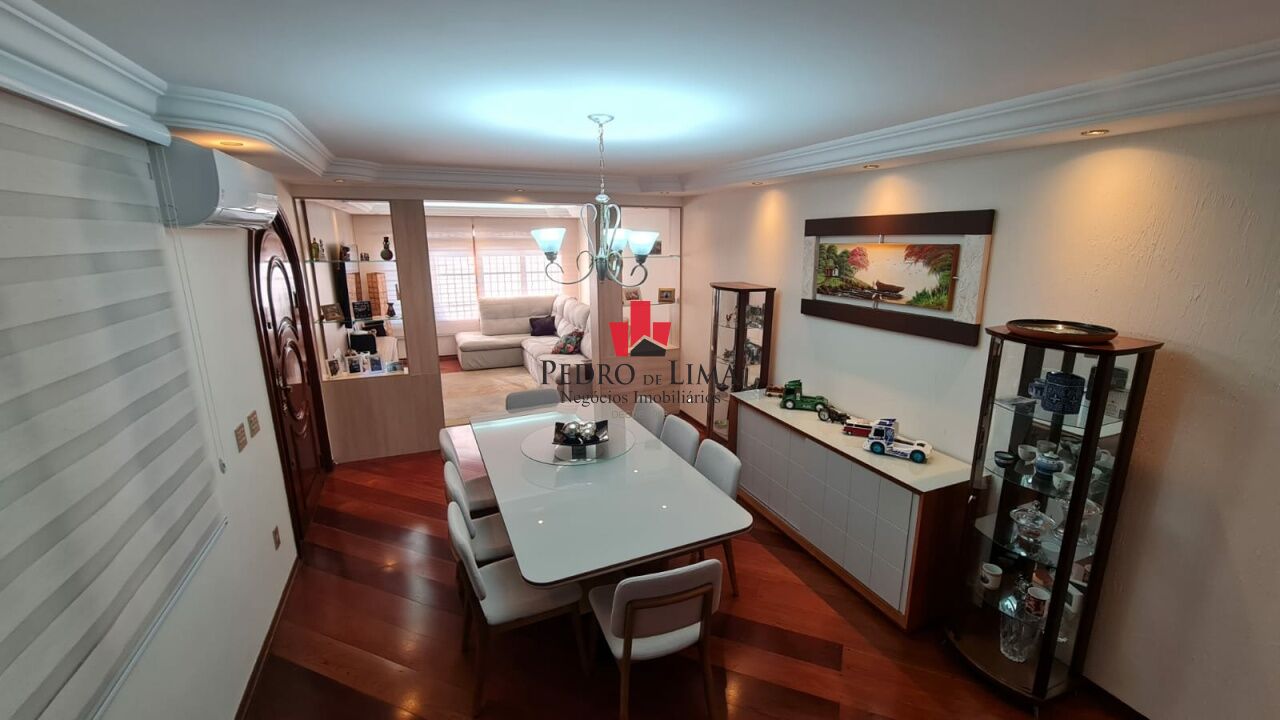 Sobrado 300 m², 3 dormitórios (1 suíte) 5 vagas de garagem
