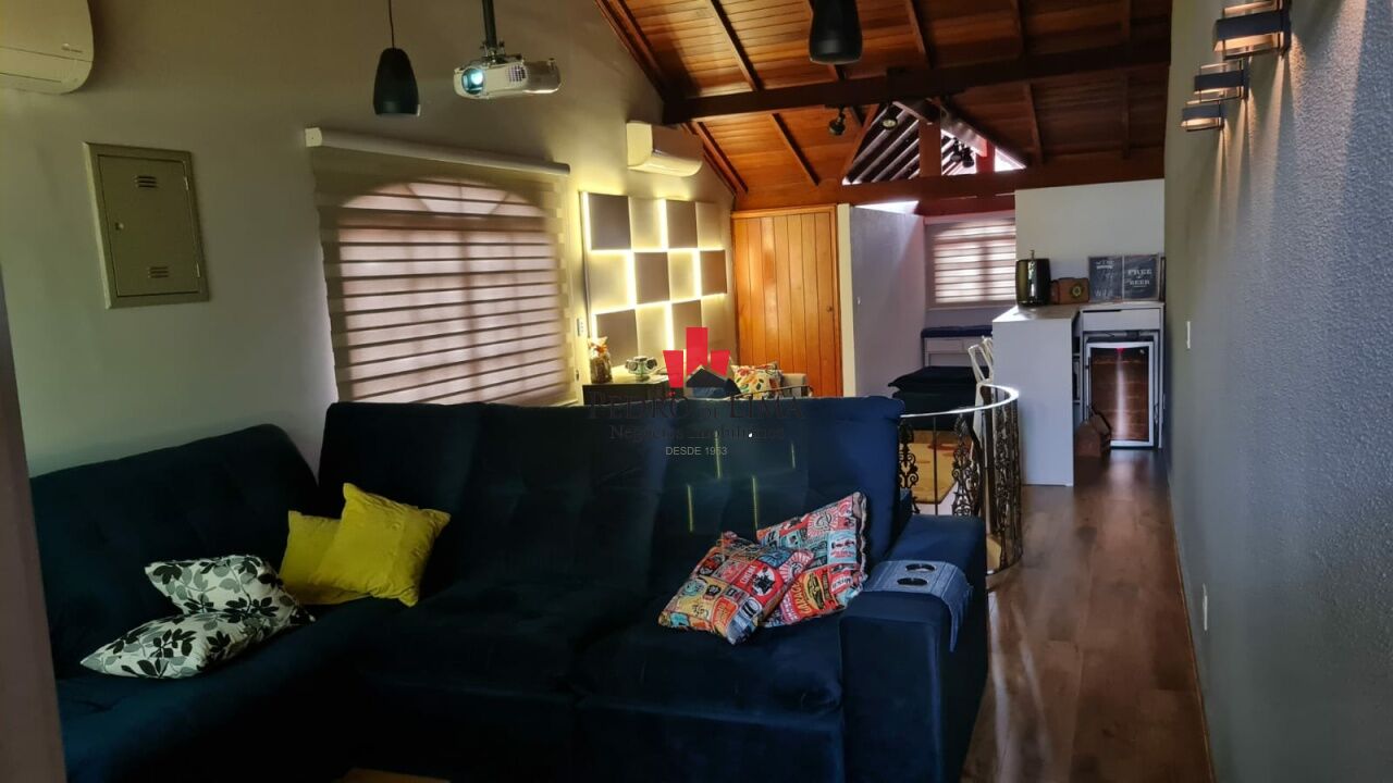 Sobrado 300 m², 3 dormitórios (1 suíte) 5 vagas de garagem