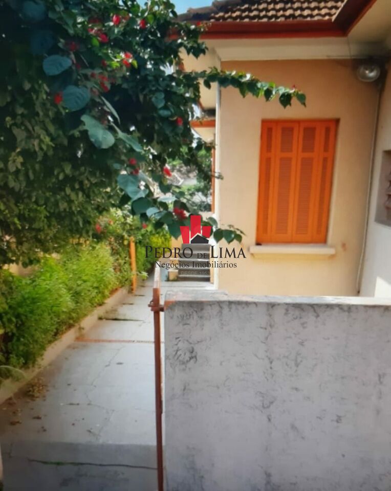 Sobrado com 3 dorm e 3 vagas , salão de festas e churrasqueira