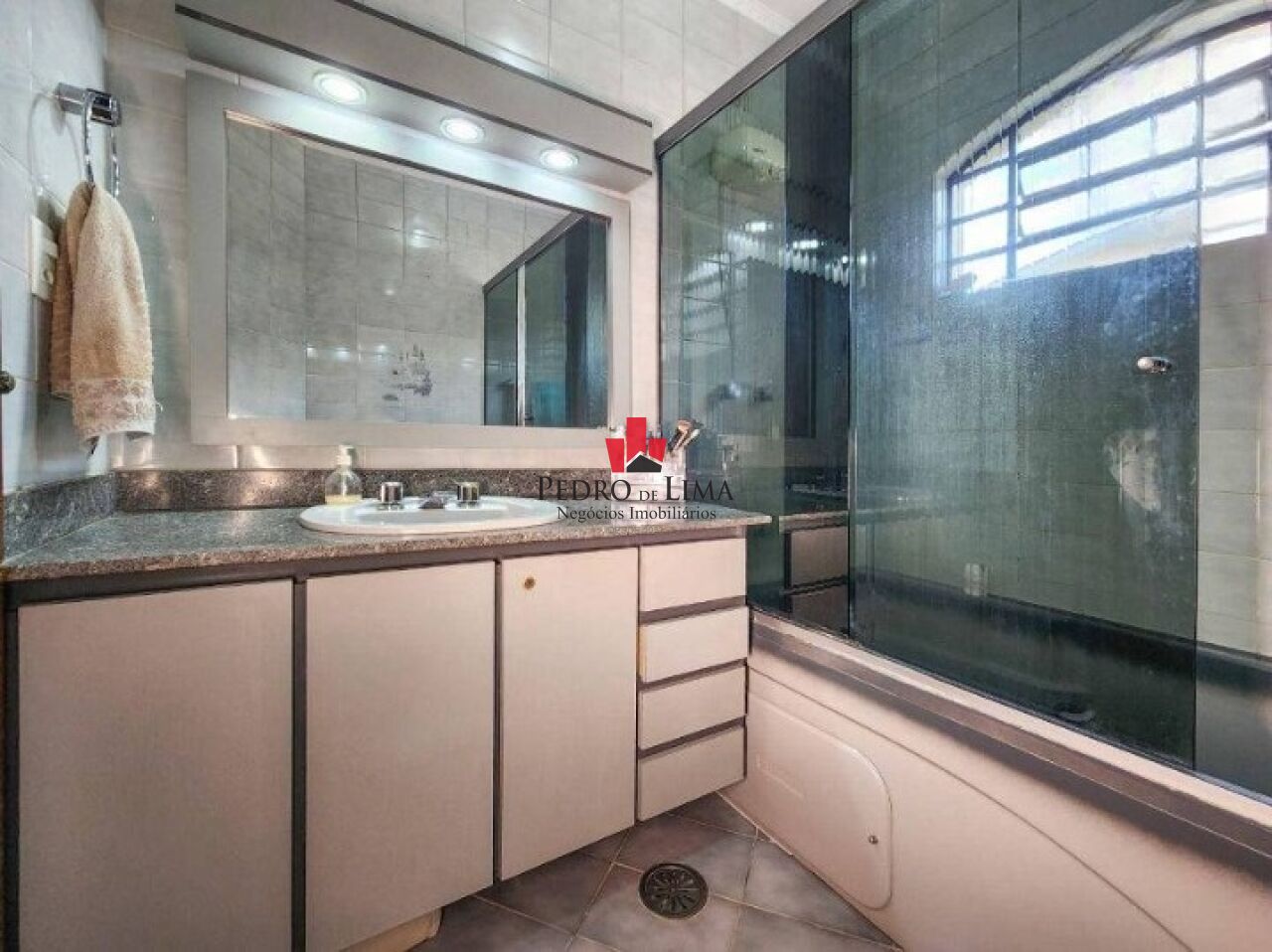 Sobrado 3 Quartos, 190m² , 4 vagas no Jardim Textil