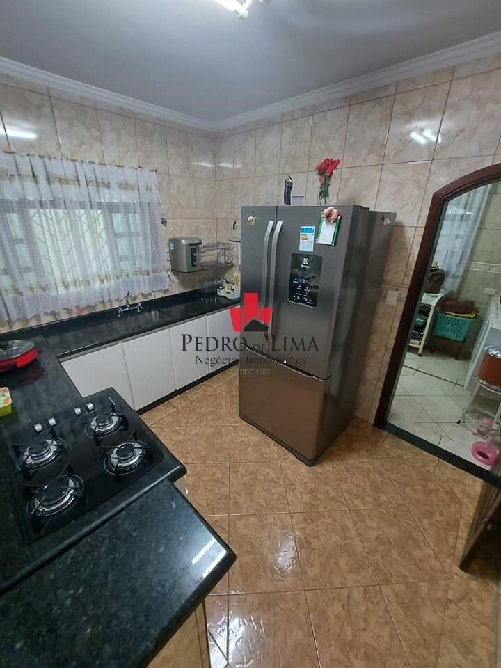Sobrado na Vila Ema com 3 dormitórios (1 suíte) e quintal com churrasqueira!