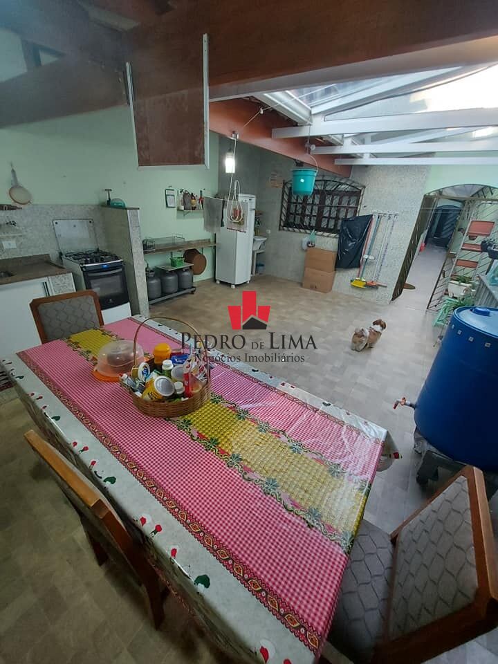 Sobrado na Vila Ema com 3 dormitórios (1 suíte) e quintal com churrasqueira!