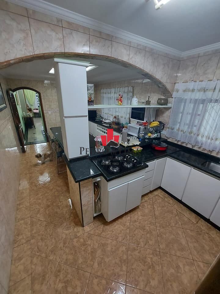 Sobrado na Vila Ema com 3 dormitórios (1 suíte) e quintal com churrasqueira!