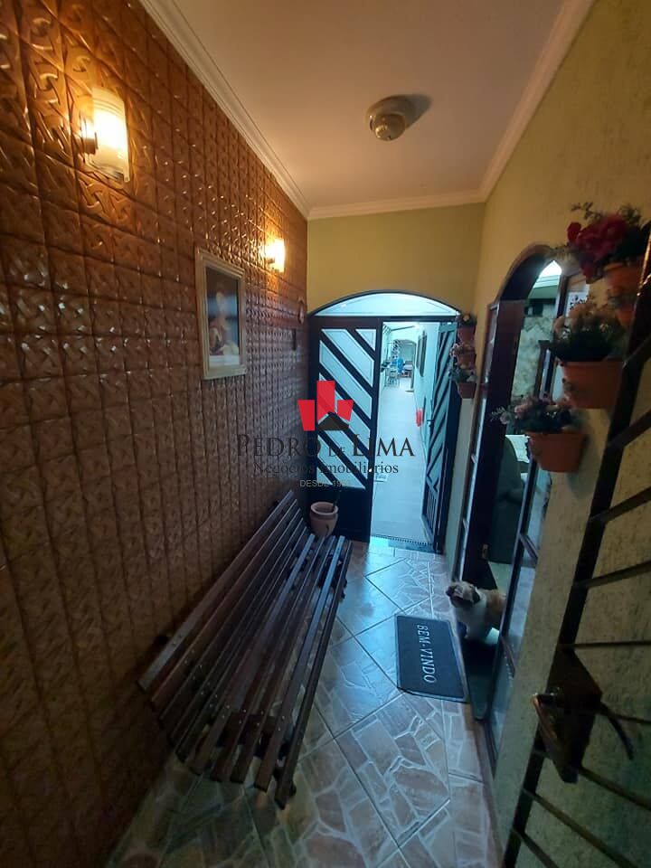 Sobrado na Vila Ema com 3 dormitórios (1 suíte) e quintal com churrasqueira!