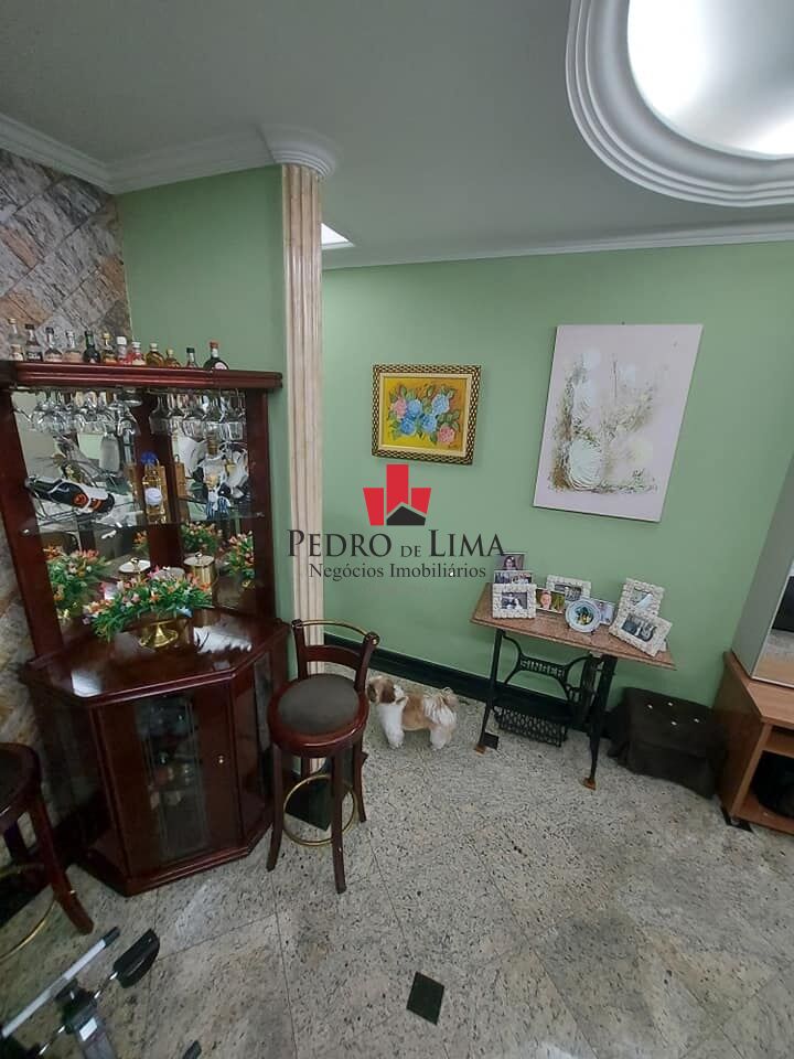 Sobrado na Vila Ema com 3 dormitórios (1 suíte) e quintal com churrasqueira!