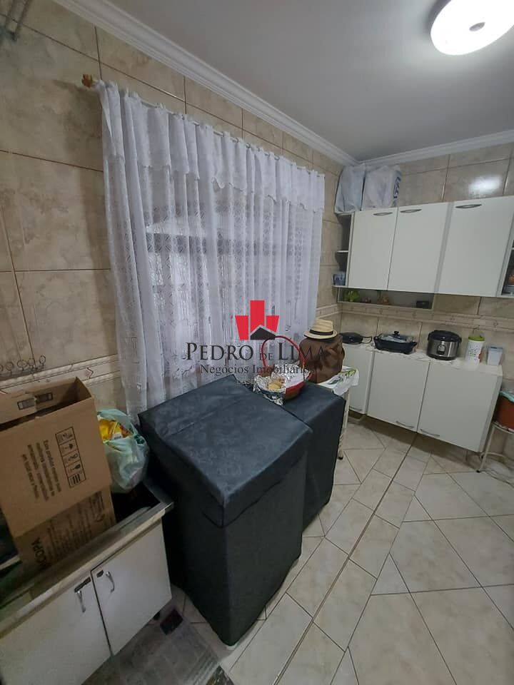 Sobrado na Vila Ema com 3 dormitórios (1 suíte) e quintal com churrasqueira!