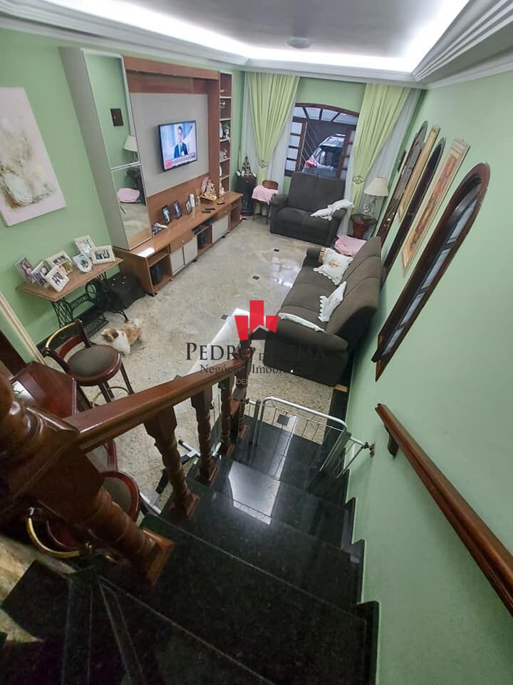 Sobrado na Vila Ema com 3 dormitórios (1 suíte) e quintal com churrasqueira!