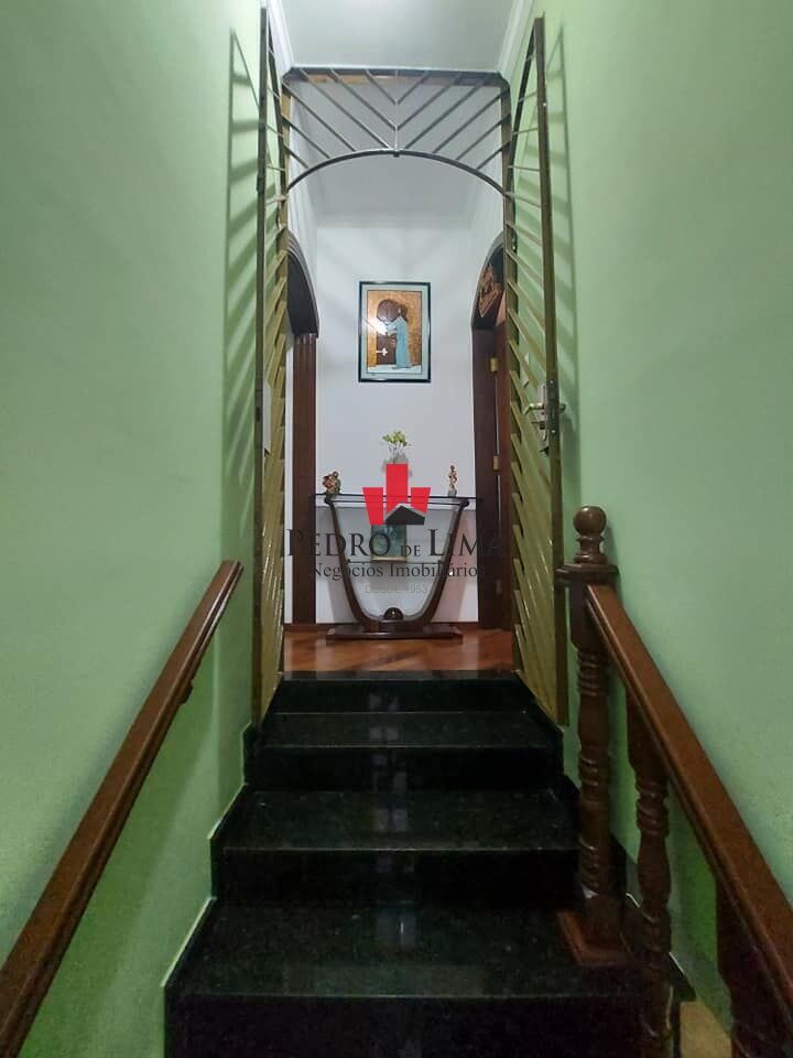 Sobrado na Vila Ema com 3 dormitórios (1 suíte) e quintal com churrasqueira!