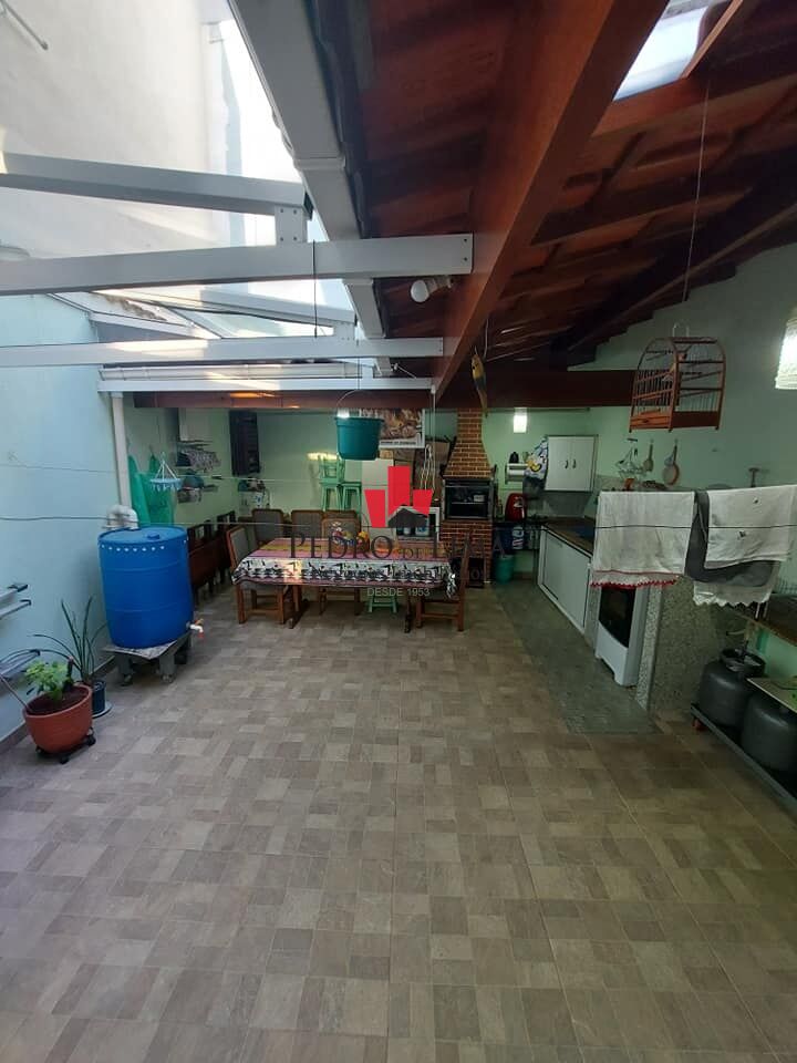 Sobrado na Vila Ema com 3 dormitórios (1 suíte) e quintal com churrasqueira!