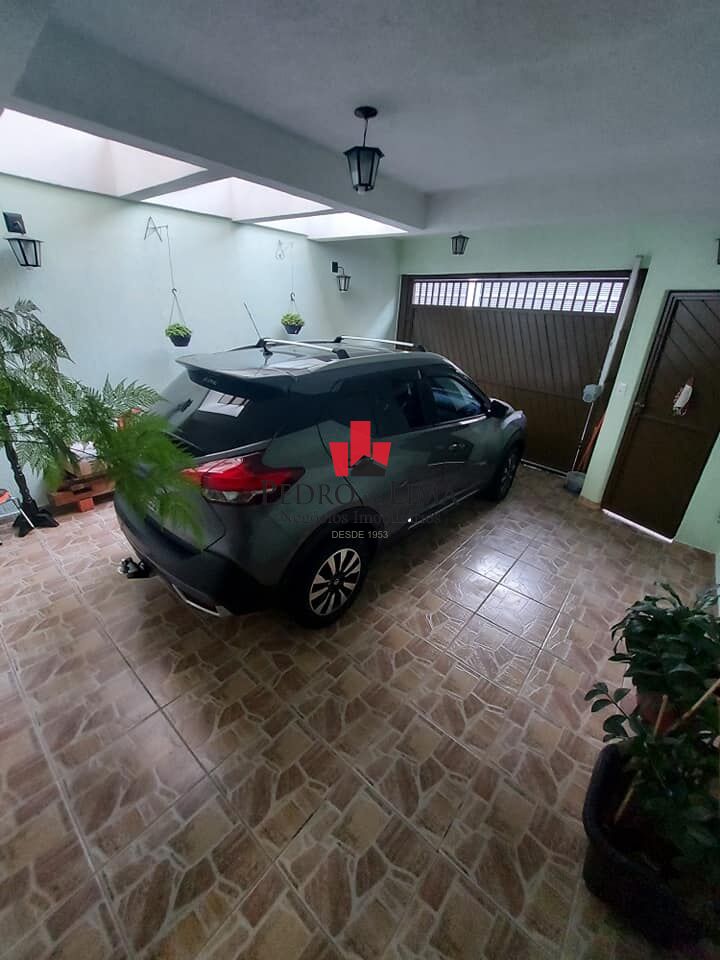 Sobrado na Vila Ema com 3 dormitórios (1 suíte) e quintal com churrasqueira!