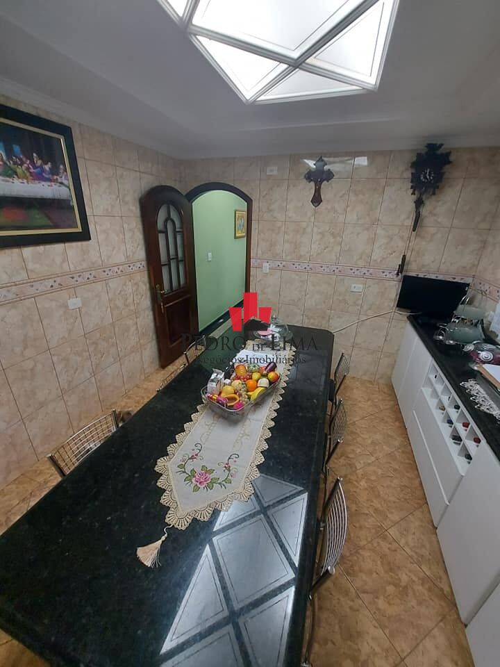 Sobrado na Vila Ema com 3 dormitórios (1 suíte) e quintal com churrasqueira!