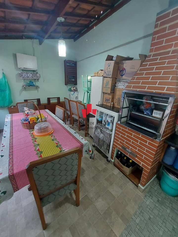 Sobrado na Vila Ema com 3 dormitórios (1 suíte) e quintal com churrasqueira!