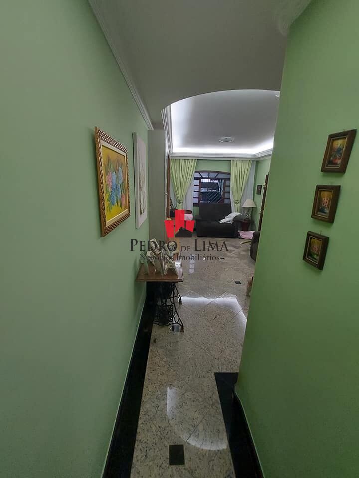 Sobrado na Vila Ema com 3 dormitórios (1 suíte) e quintal com churrasqueira!