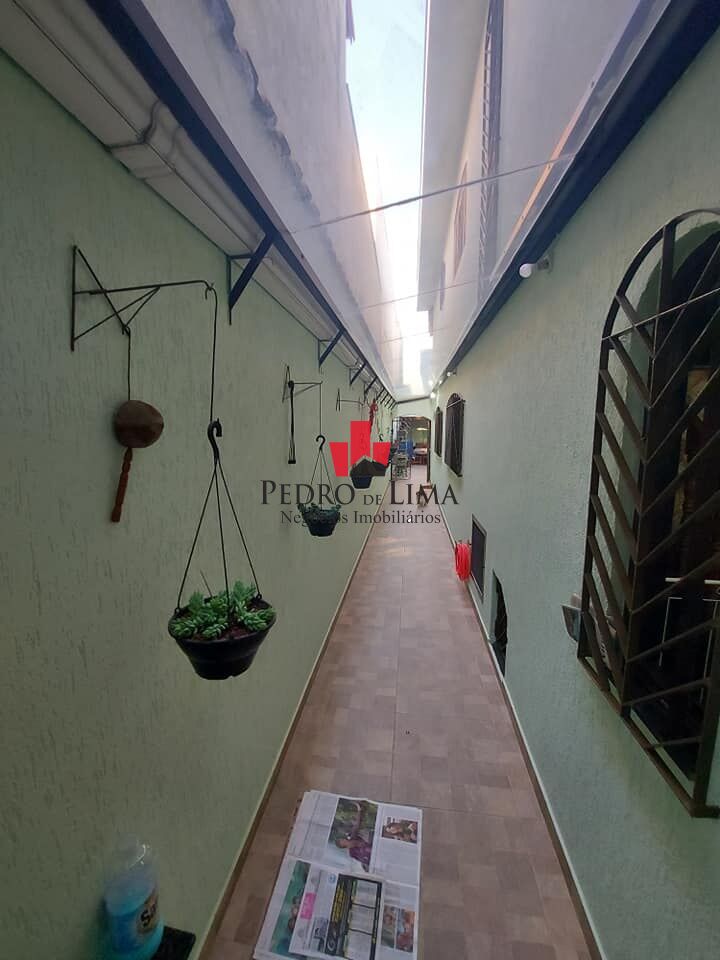 Sobrado na Vila Ema com 3 dormitórios (1 suíte) e quintal com churrasqueira!