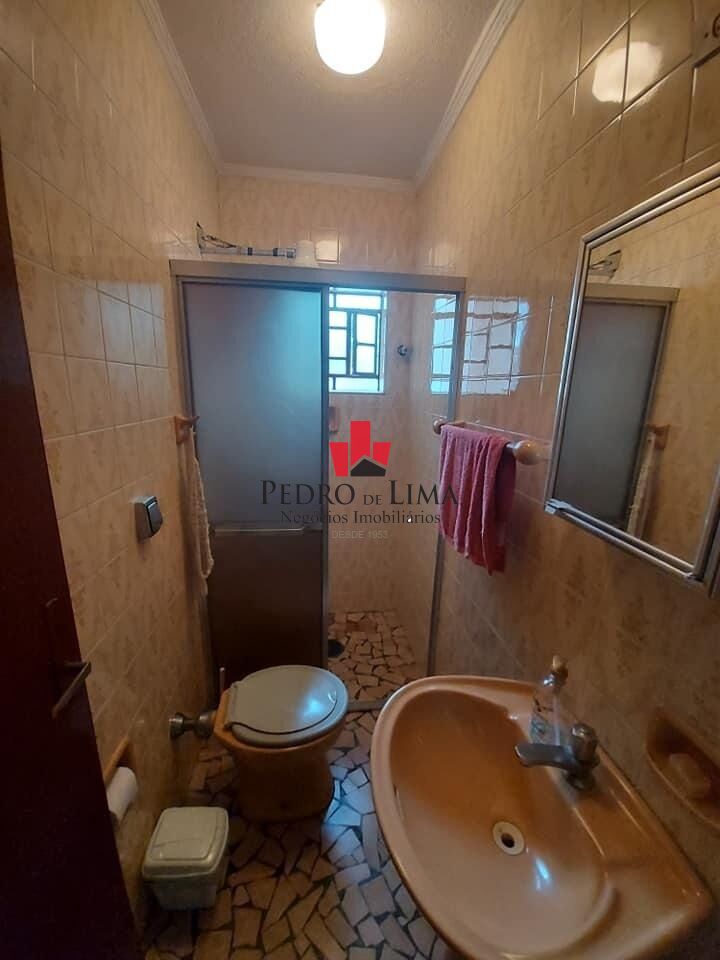 Duas Casas na Vila Ema com 411m² construídos, 5 quartos (3 suítes), salão de festas e 4 vagas
