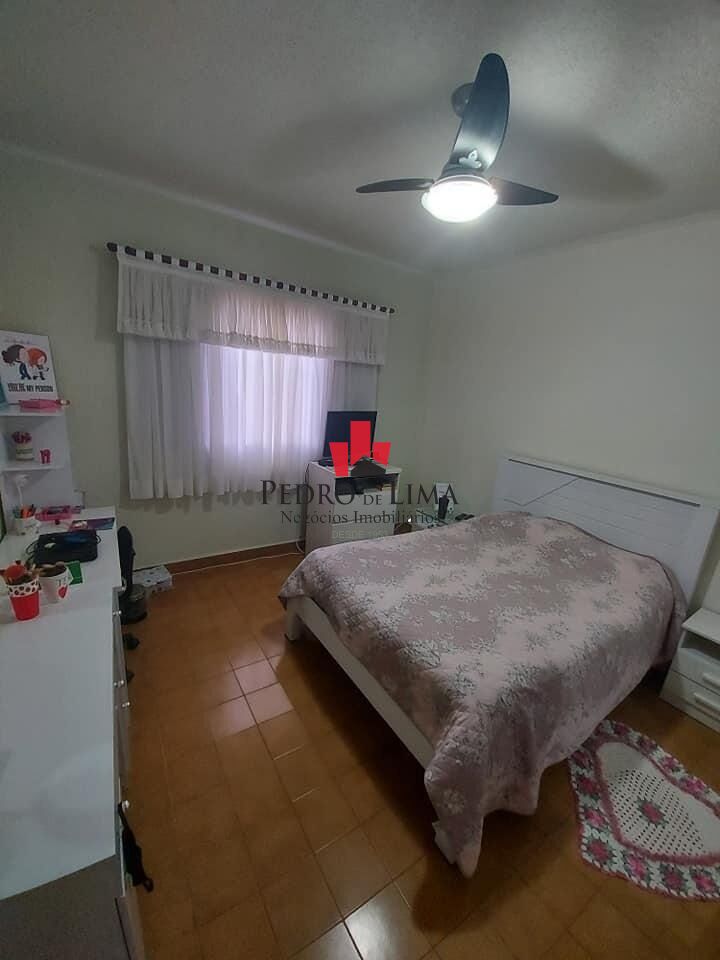 Duas Casas na Vila Ema com 411m² construídos, 5 quartos (3 suítes), salão de festas e 4 vagas