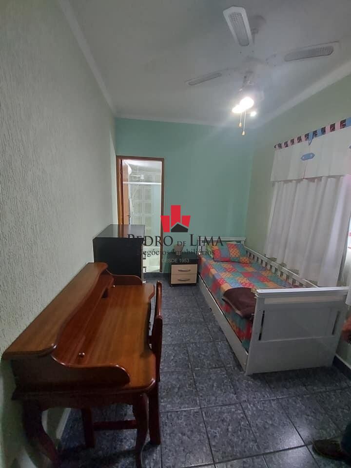 Duas Casas na Vila Ema com 411m² construídos, 5 quartos (3 suítes), salão de festas e 4 vagas