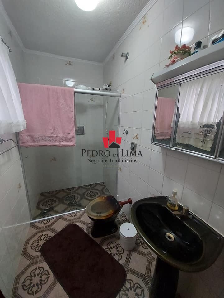 Duas Casas na Vila Ema com 411m² construídos, 5 quartos (3 suítes), salão de festas e 4 vagas