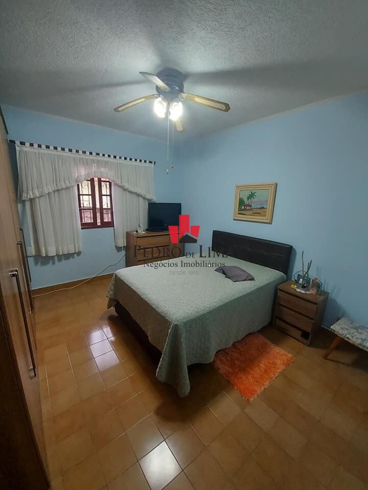 Duas Casas na Vila Ema com 411m² construídos, 5 quartos (3 suítes), salão de festas e 4 vagas
