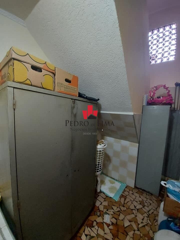 Duas Casas na Vila Ema com 411m² construídos, 5 quartos (3 suítes), salão de festas e 4 vagas