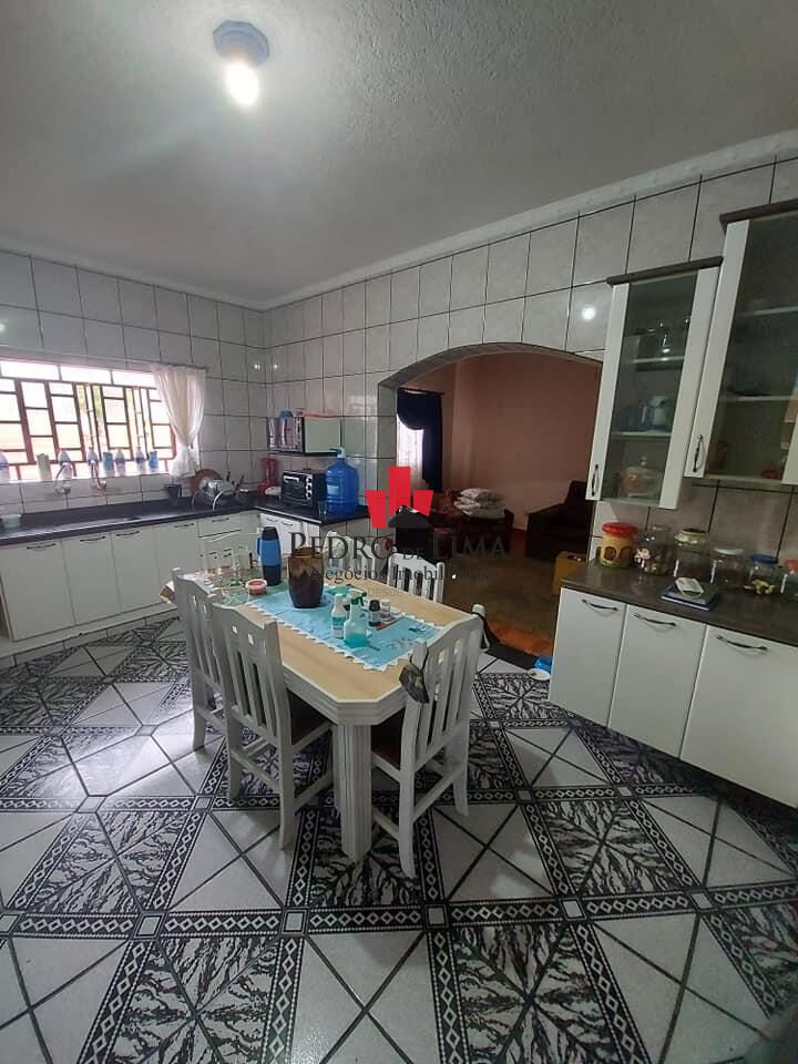 Duas Casas na Vila Ema com 411m² construídos, 5 quartos (3 suítes), salão de festas e 4 vagas
