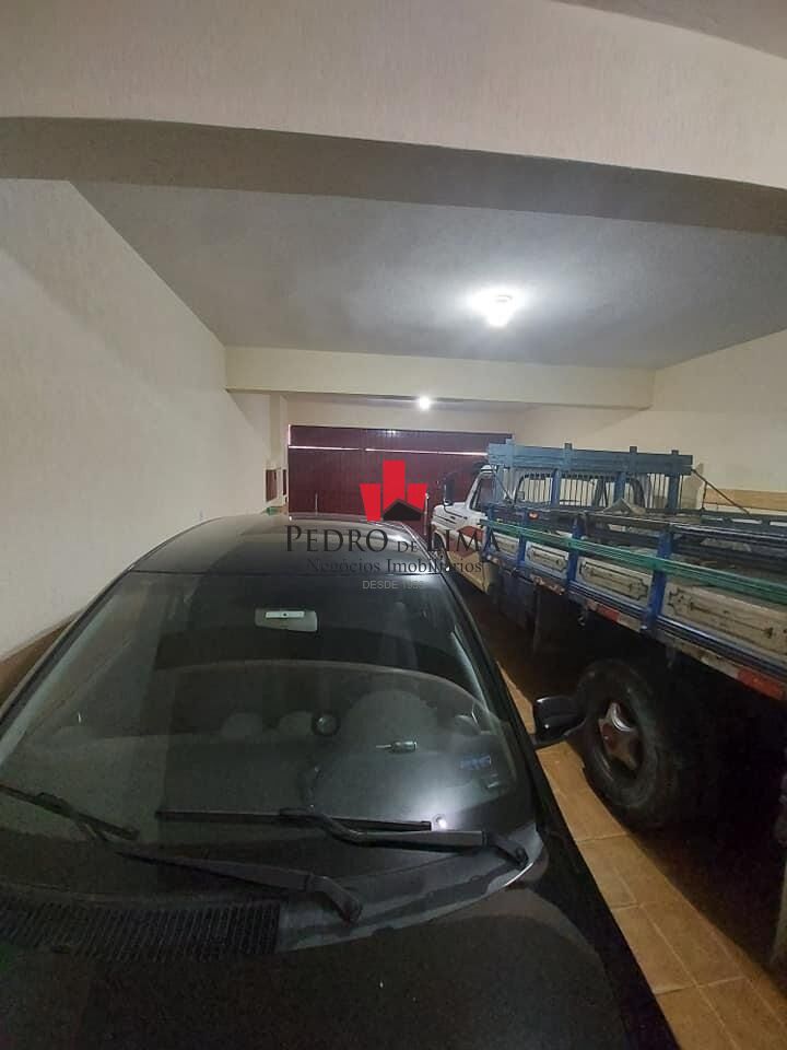 Duas Casas na Vila Ema com 411m² construídos, 5 quartos (3 suítes), salão de festas e 4 vagas