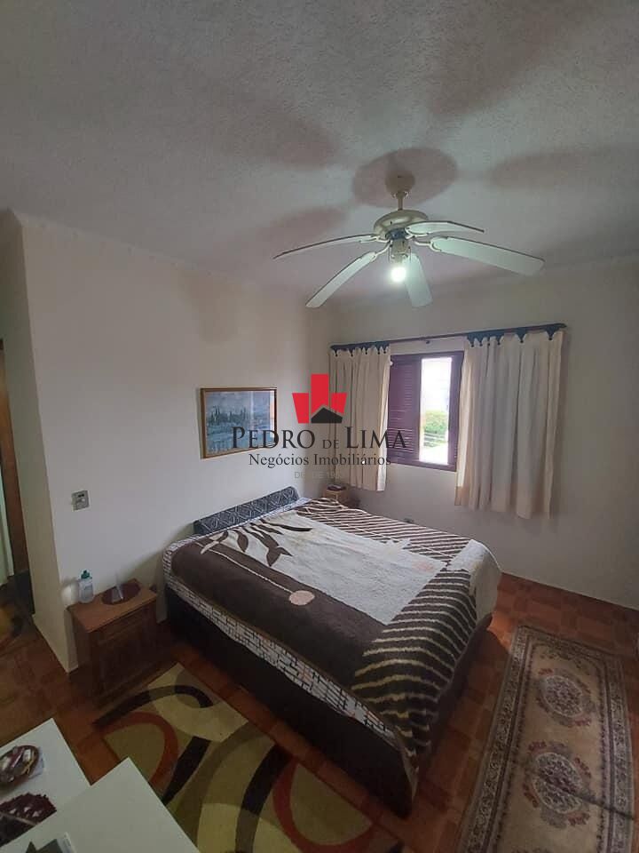Duas Casas na Vila Ema com 411m² construídos, 5 quartos (3 suítes), salão de festas e 4 vagas