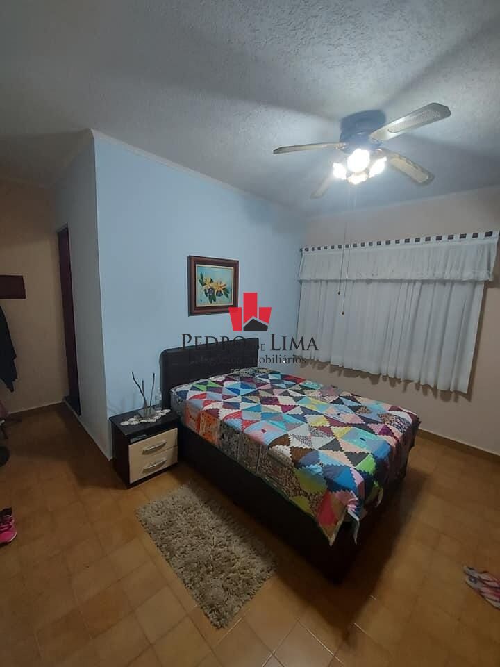 Duas Casas na Vila Ema com 411m² construídos, 5 quartos (3 suítes), salão de festas e 4 vagas
