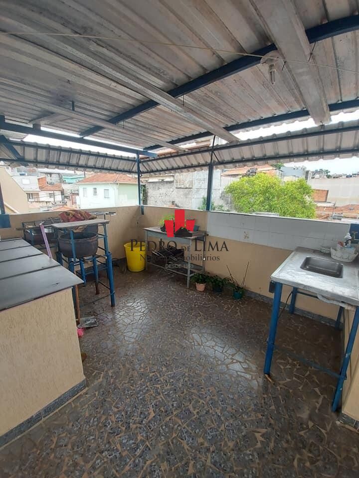 Duas Casas na Vila Ema com 411m² construídos, 5 quartos (3 suítes), salão de festas e 4 vagas