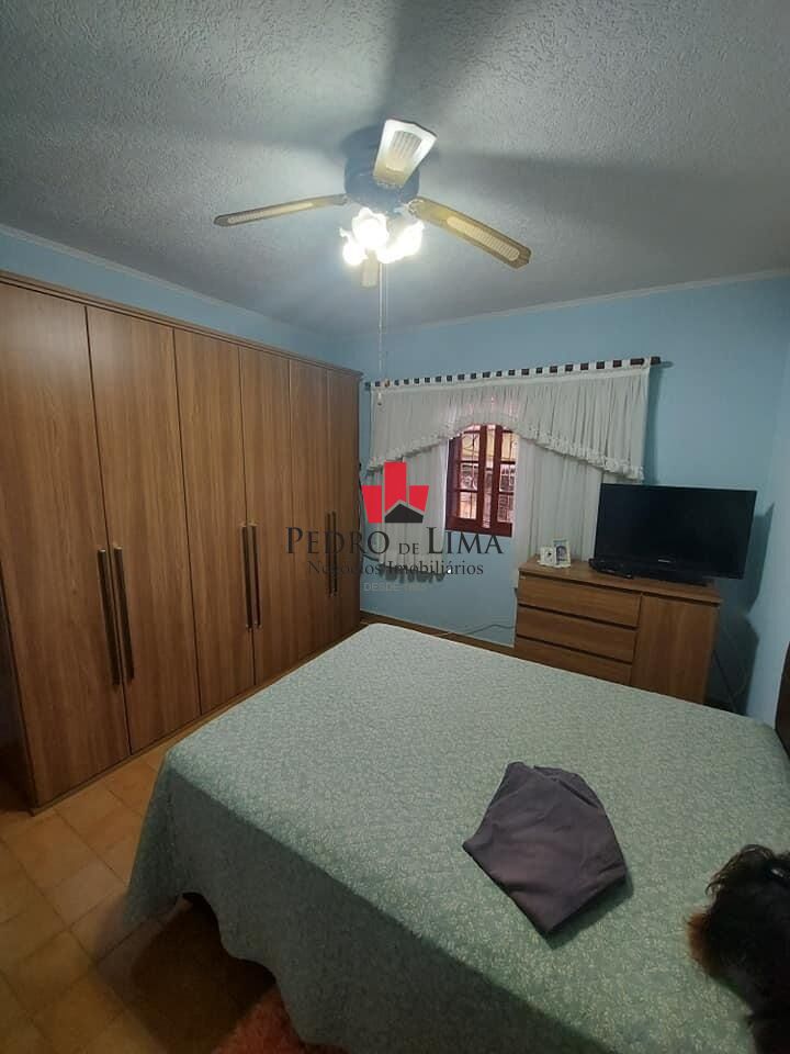 Duas Casas na Vila Ema com 411m² construídos, 5 quartos (3 suítes), salão de festas e 4 vagas