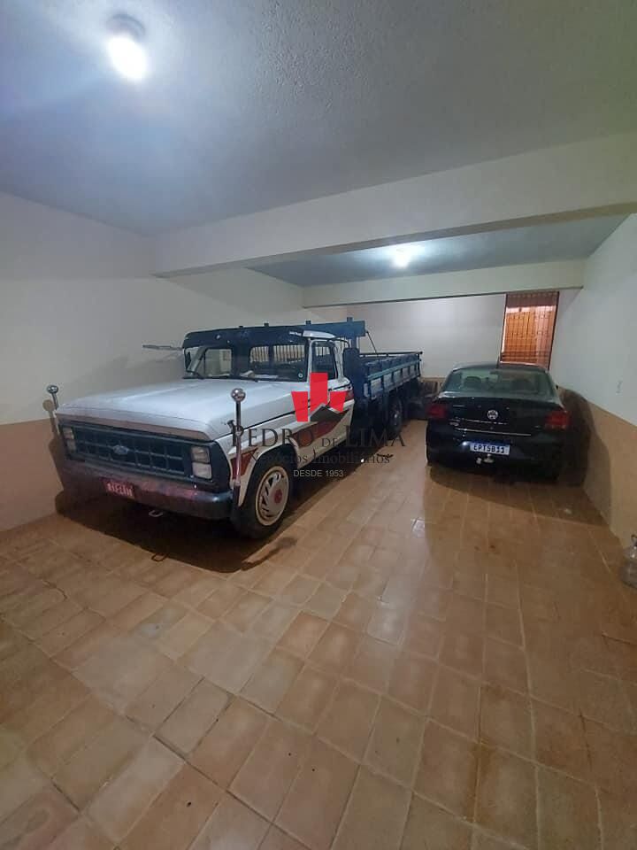 Duas Casas na Vila Ema com 411m² construídos, 5 quartos (3 suítes), salão de festas e 4 vagas