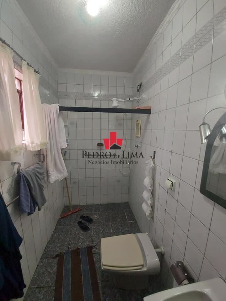Duas Casas na Vila Ema com 411m² construídos, 5 quartos (3 suítes), salão de festas e 4 vagas