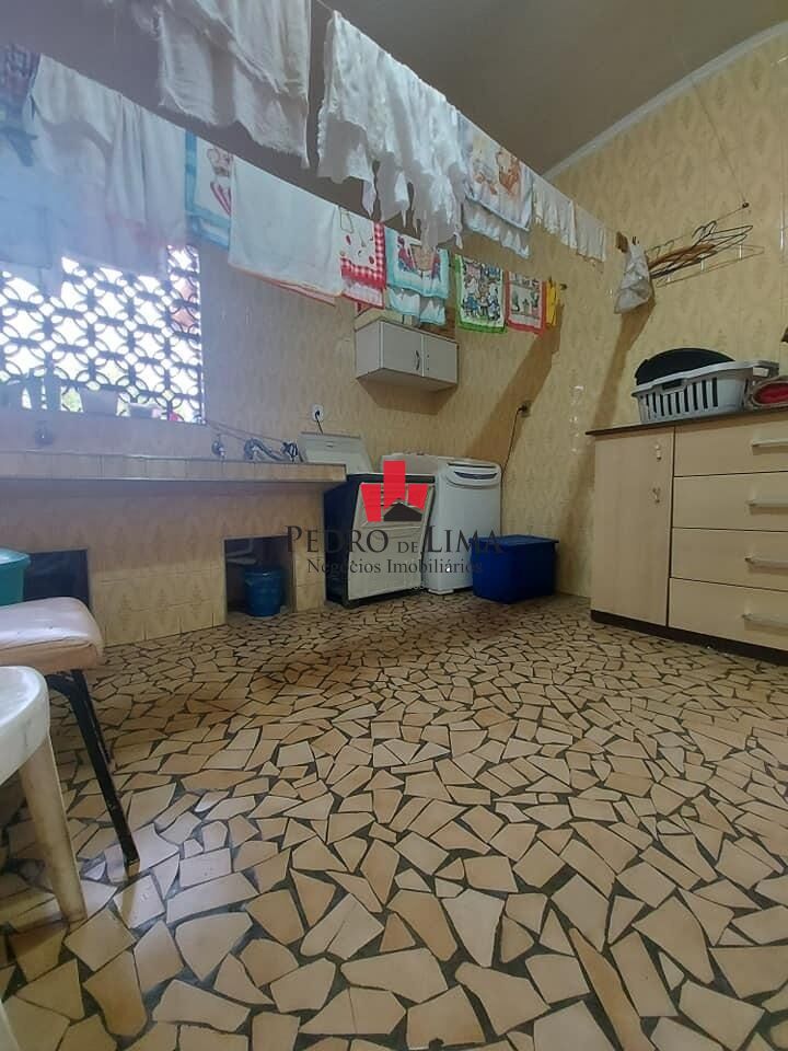 Duas Casas na Vila Ema com 411m² construídos, 5 quartos (3 suítes), salão de festas e 4 vagas