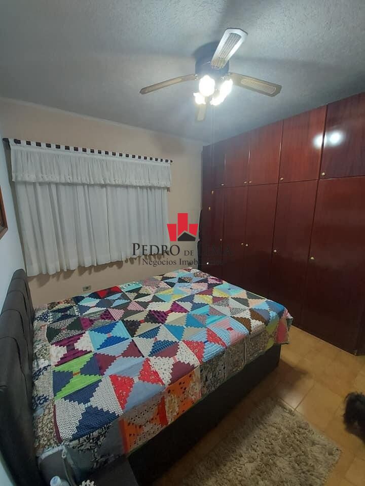Duas Casas na Vila Ema com 411m² construídos, 5 quartos (3 suítes), salão de festas e 4 vagas