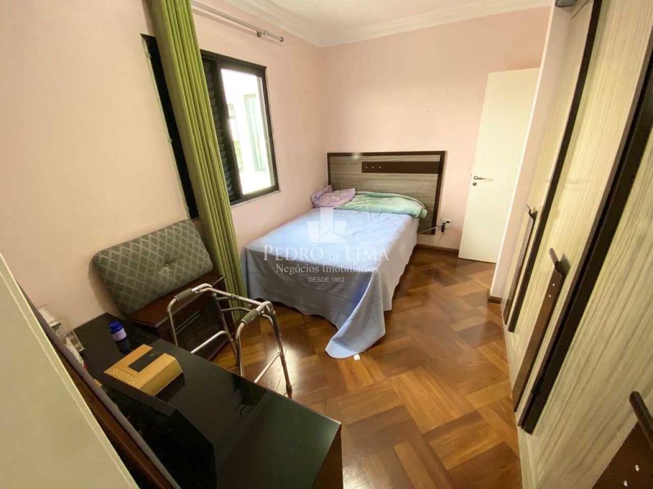 Apartamento 3 suítes, 2 sacadas, 3 vagas e 130m² com depósito - Vila Diva / Água Rasa