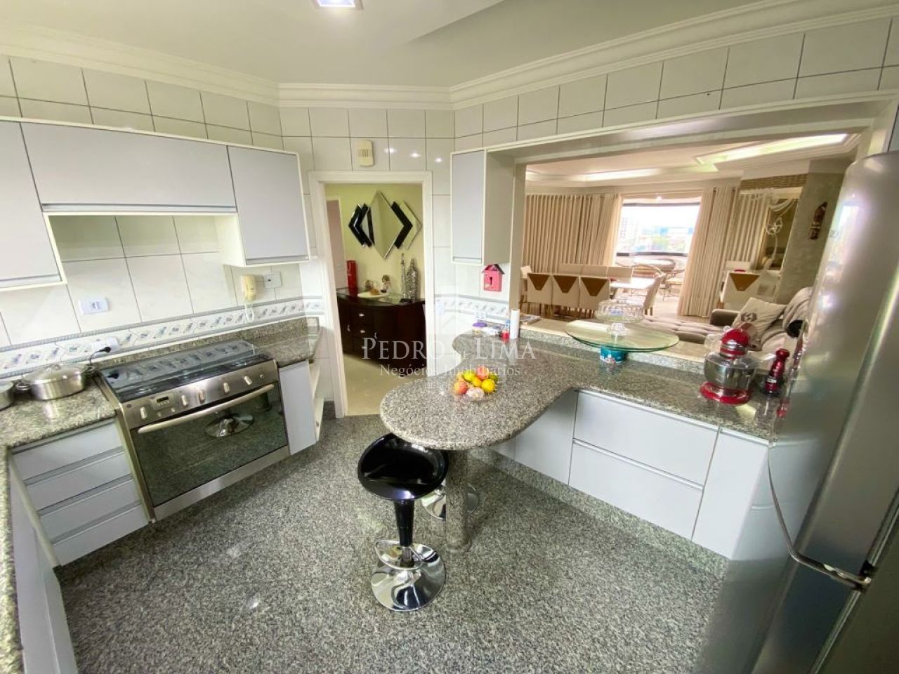Apartamento 3 suítes, 2 sacadas, 3 vagas e 130m² com depósito - Vila Diva / Água Rasa