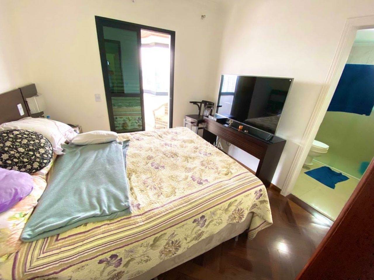 Apartamento 3 suítes, 2 sacadas, 3 vagas e 130m² com depósito - Vila Diva / Água Rasa