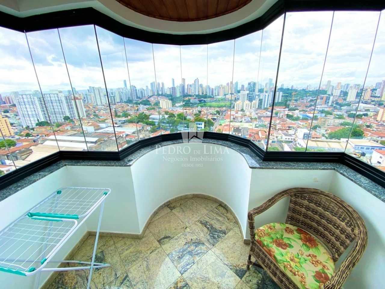 Apartamento 3 suítes, 2 sacadas, 3 vagas e 130m² com depósito - Vila Diva / Água Rasa