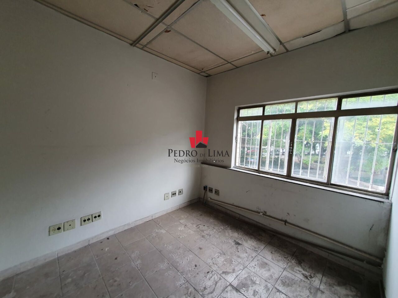 Prédio comercial com 1.100 m² de área útil na Praça Dr. Sampaio Vidal - Vila Formosa