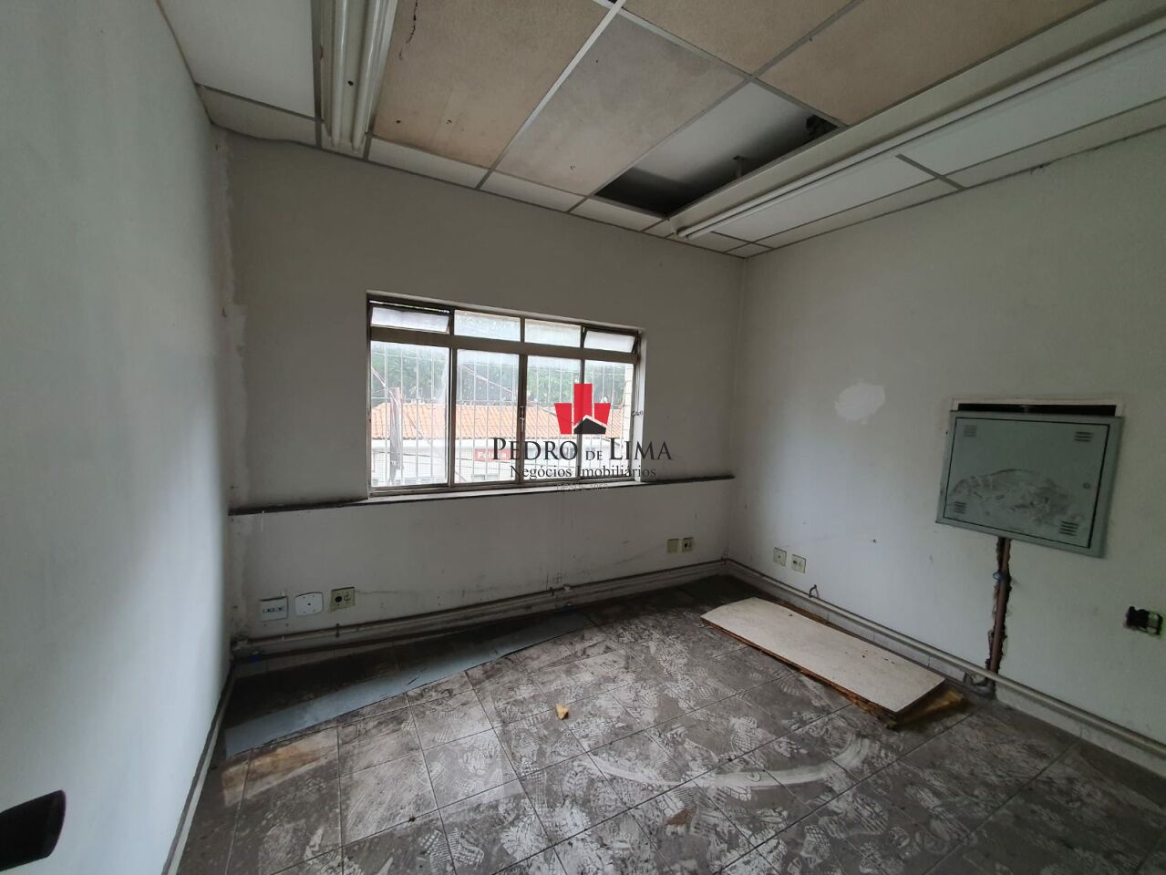 Prédio comercial com 1.100 m² de área útil na Praça Dr. Sampaio Vidal - Vila Formosa