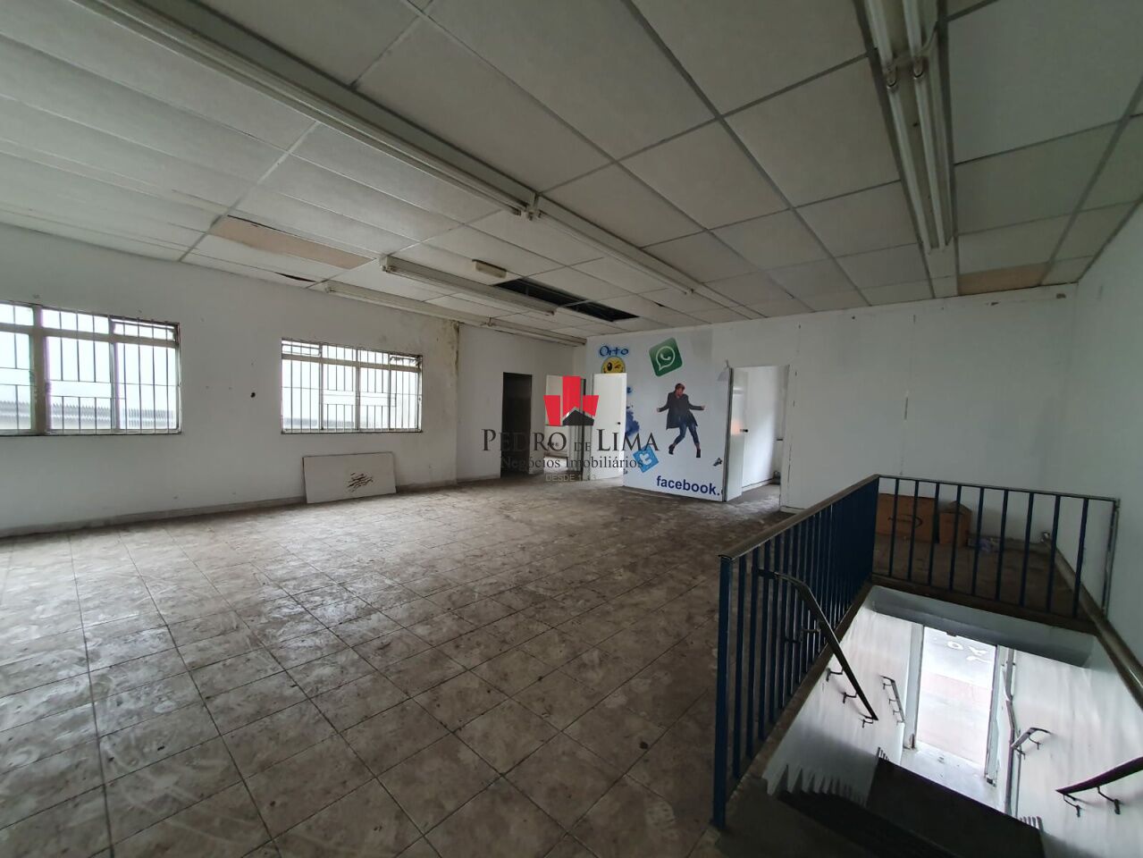 Prédio comercial com 1.100 m² de área útil na Praça Dr. Sampaio Vidal - Vila Formosa