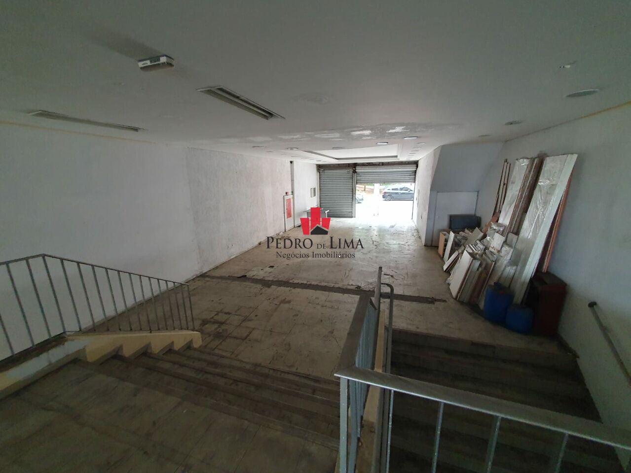 Prédio comercial com 1.100 m² de área útil na Praça Dr. Sampaio Vidal - Vila Formosa