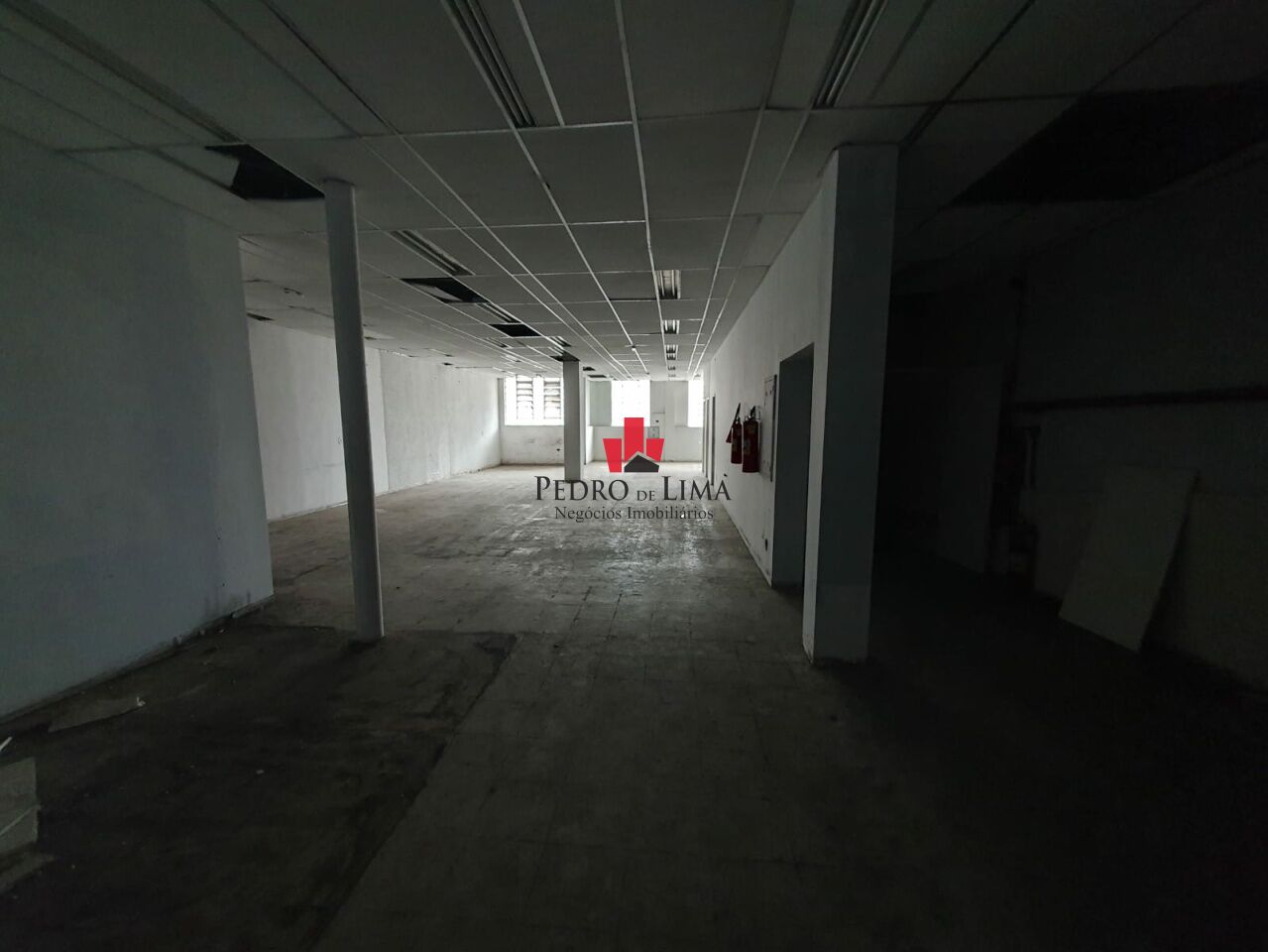 Prédio comercial com 1.100 m² de área útil na Praça Dr. Sampaio Vidal - Vila Formosa