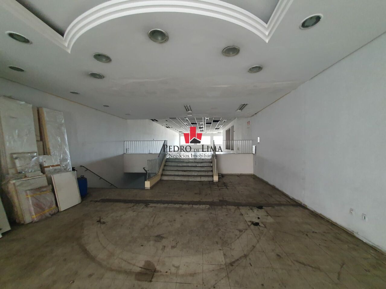 Prédio comercial com 1.100 m² de área útil na Praça Dr. Sampaio Vidal - Vila Formosa
