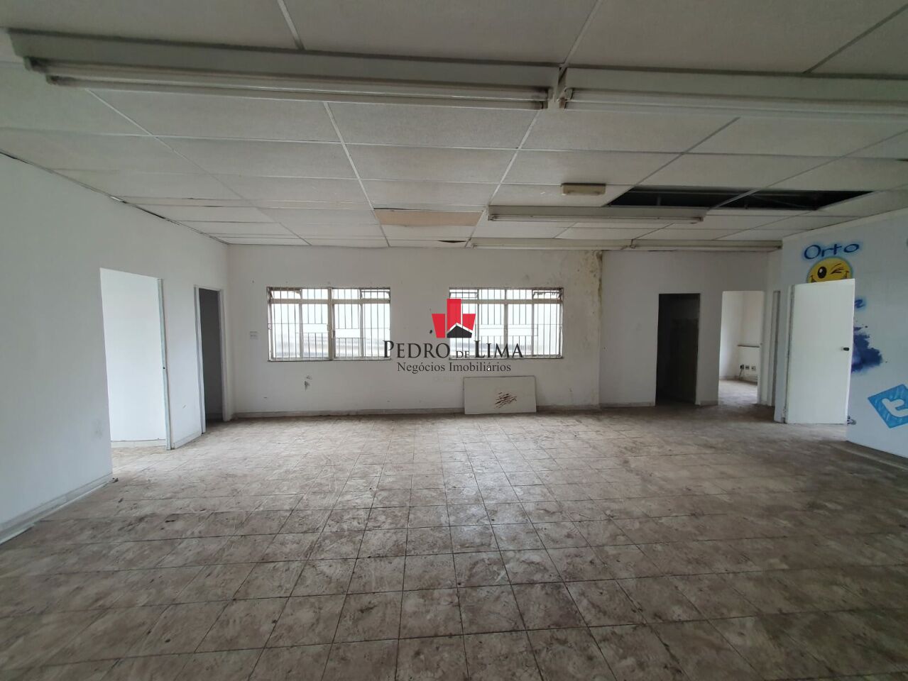 Prédio comercial com 1.100 m² de área útil na Praça Dr. Sampaio Vidal - Vila Formosa